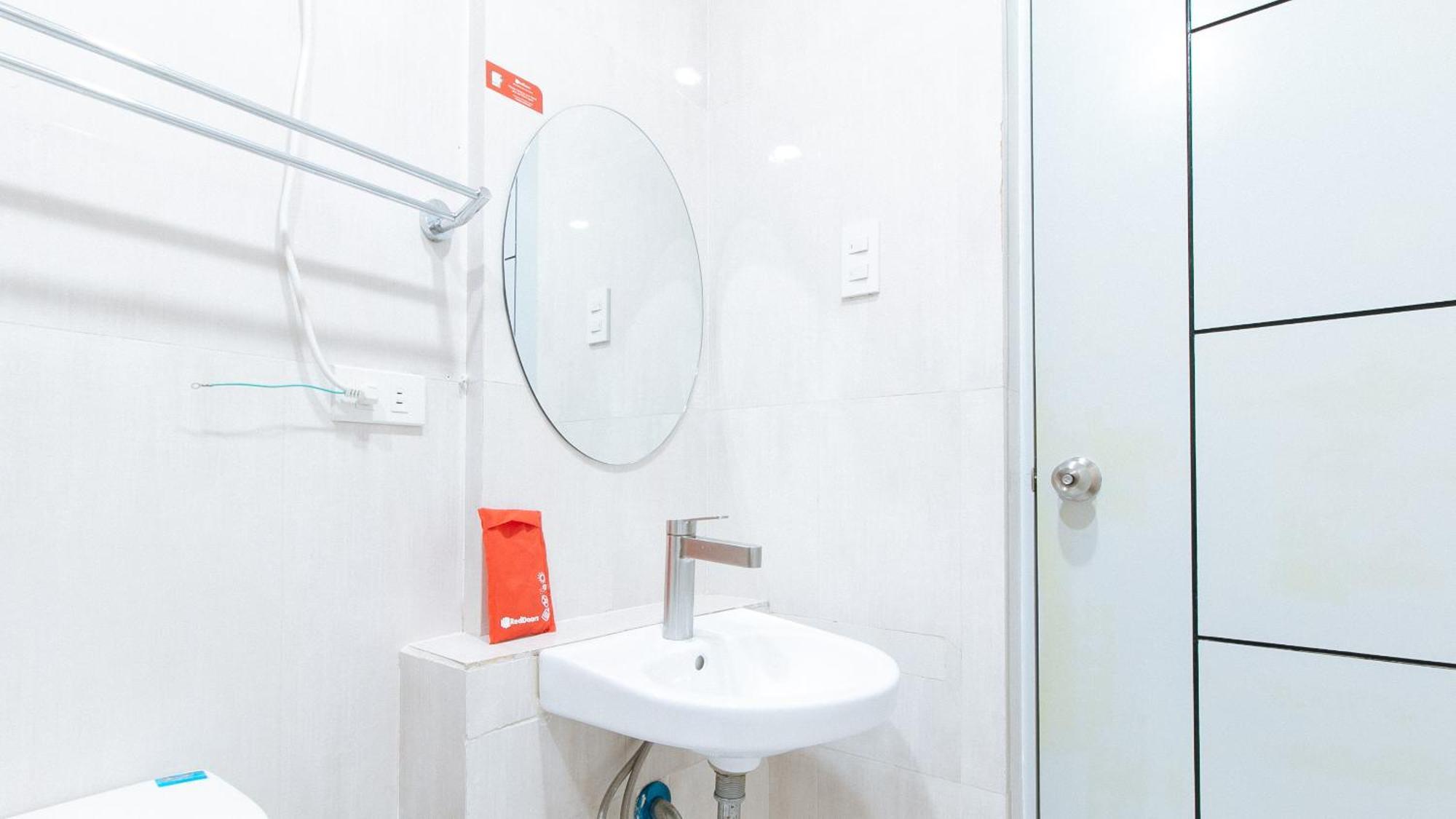 Hotel Reddoorz Near Naia Terminal 1 à Paranaque City Extérieur photo