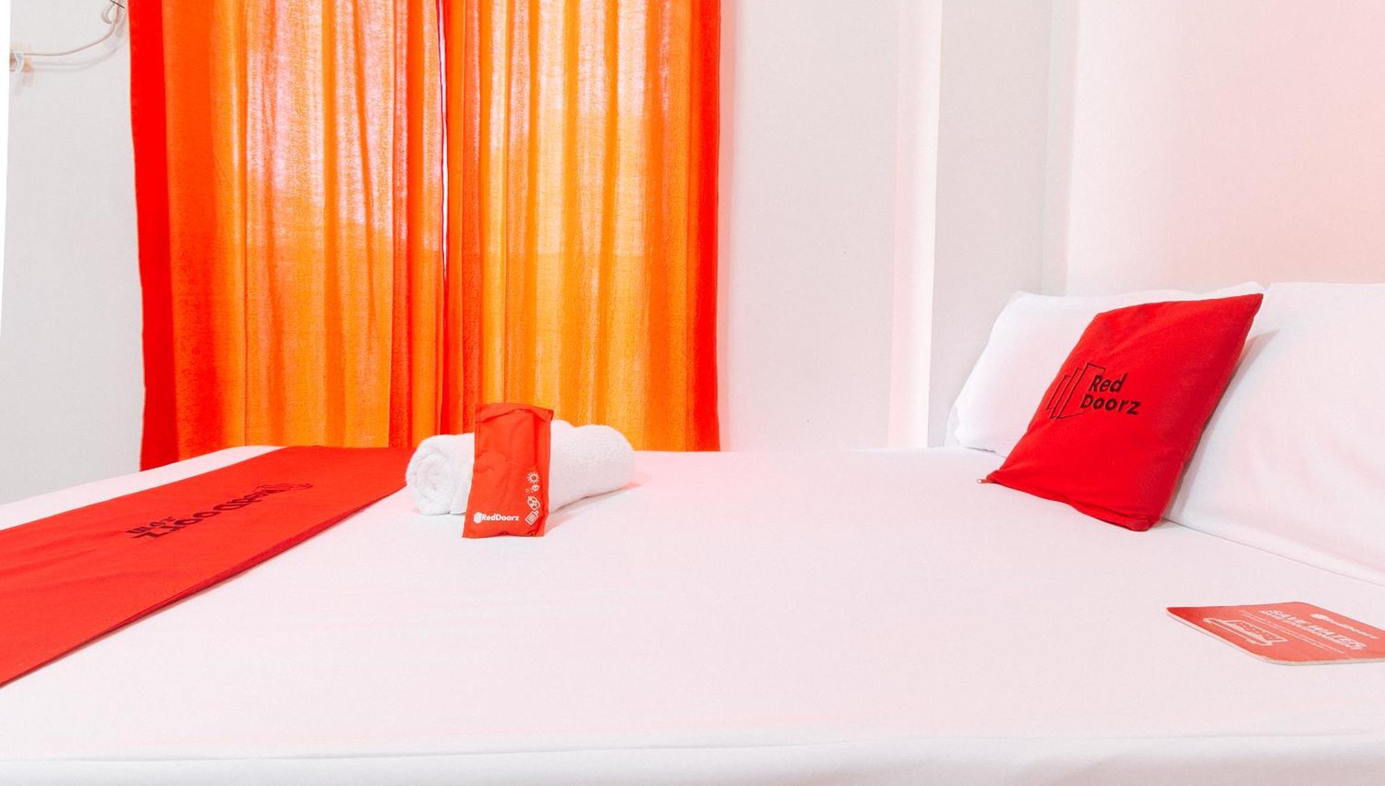 Hotel Reddoorz Near Naia Terminal 1 à Paranaque City Extérieur photo